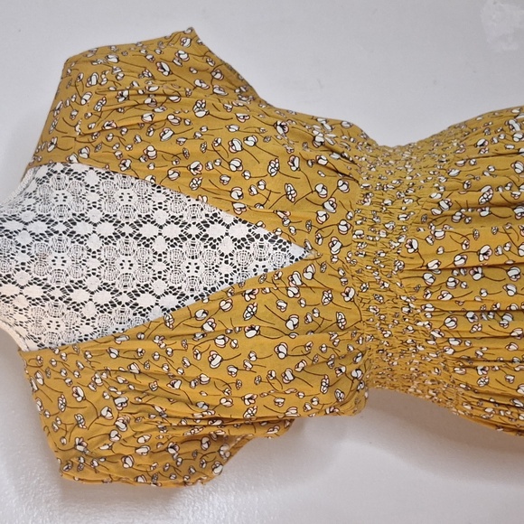 Gorgeous Yellow Mini Dress (with pockets) - Picture 2 of 12